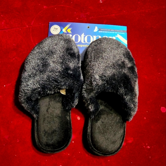Isotoner slippers - Picture 2 of 6